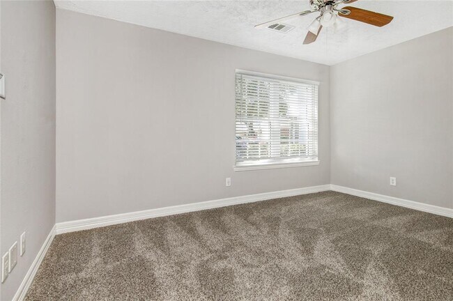 Building Photo - 2611 Desert Sage Dr