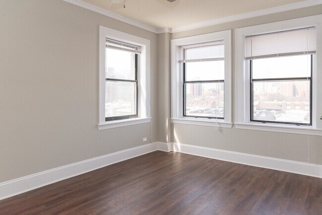 Building Photo - 817 W Lakeside Pl
