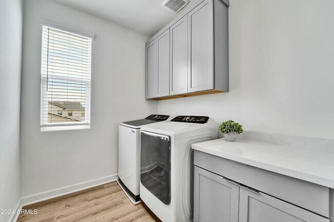 Building Photo - 15642 S 182nd Ave