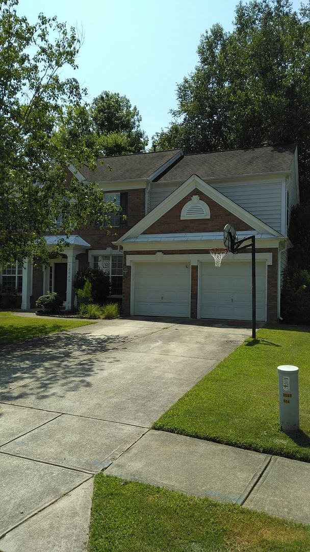 Building Photo - Spacious Home in Ballantyne!!!