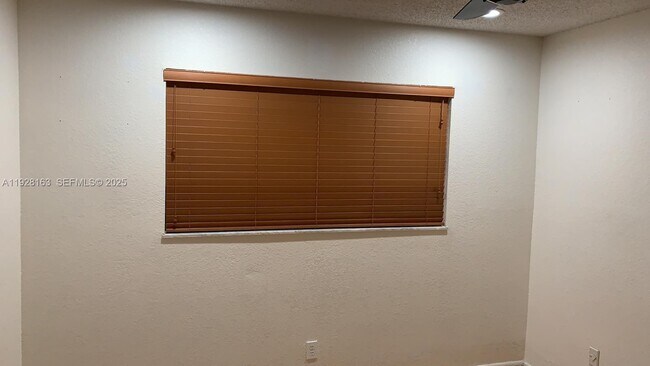 Building Photo - 2997 Riverside Dr