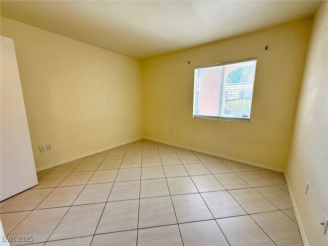 Building Photo - 7885 W Flamingo Rd