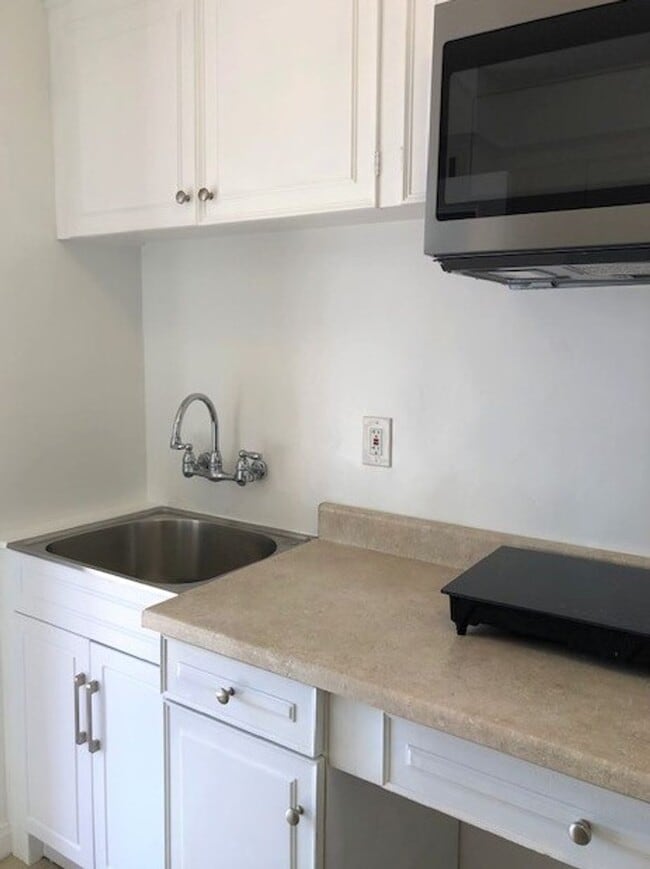 Building Photo - Studio with amazing views of San Diego