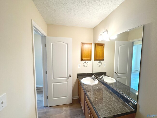 Building Photo - 104 NW Imogene Way