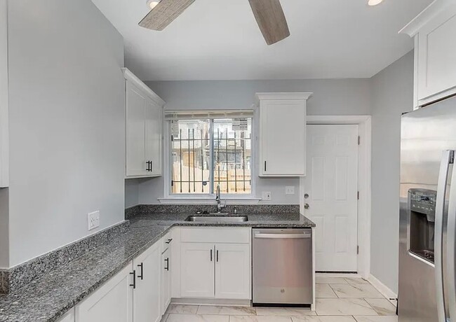 Building Photo - Stylish, Renovated Home Near Downtown Balt...