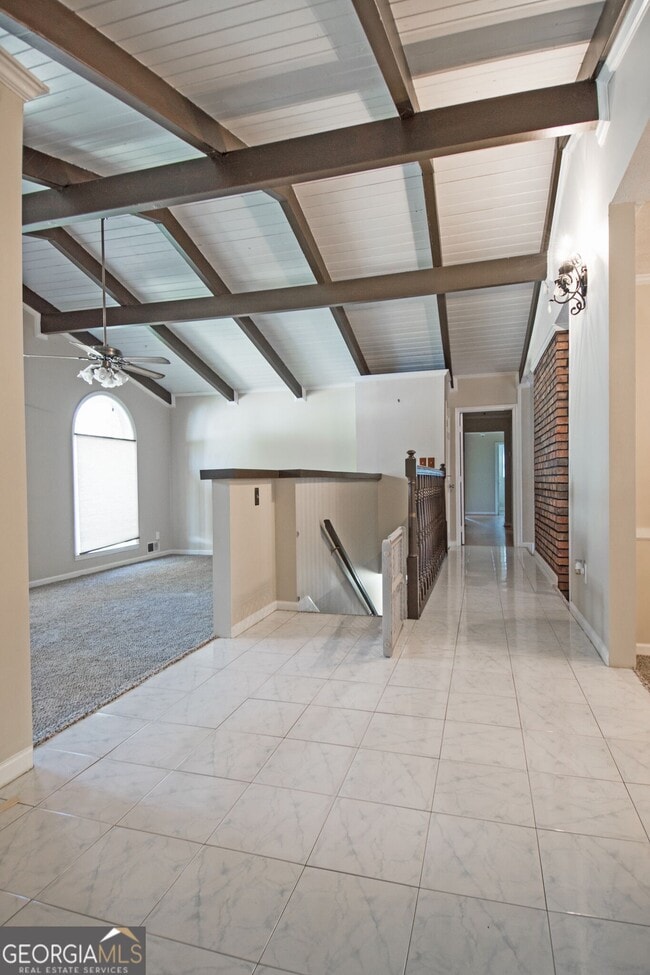 Building Photo - 305 Pinemount Dr