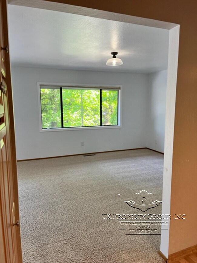 Building Photo - 13285 Sugarbush Ct