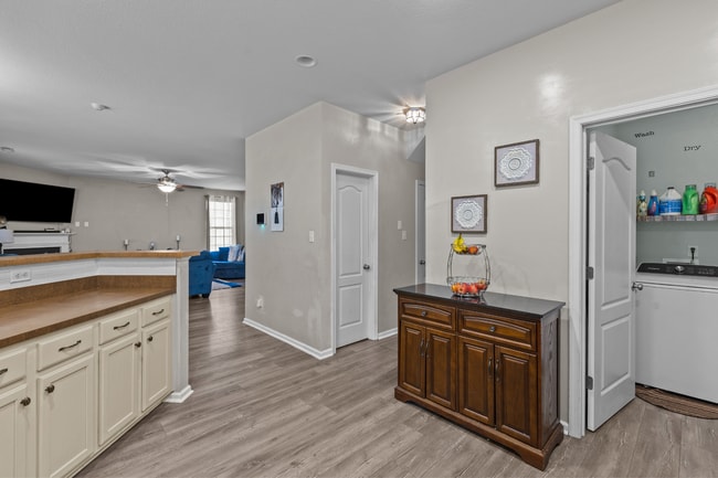 Building Photo - 2114 Redgate Dr