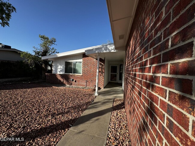 Building Photo - 8700 Lakehurst Rd