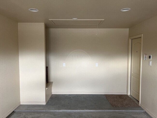 Building Photo - 5910 Cordillera Dr