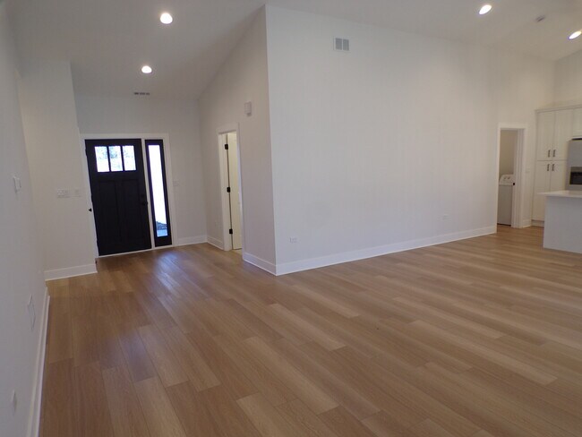 Building Photo - 33476 N Evergreen Dr