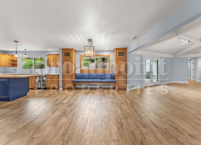 Building Photo - 2113 Sleepy Hollow Rd