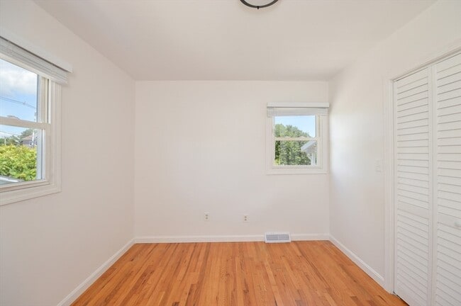 Building Photo - 42 Buttonwood Rd
