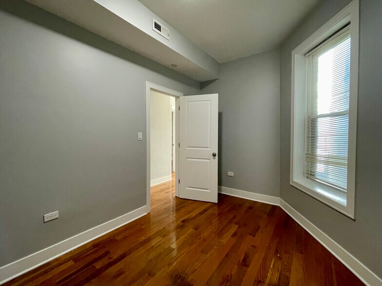 Building Photo - 4736 W Armitage Ave