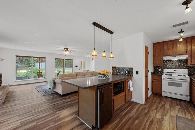 Building Photo - 4207 Deer Trail