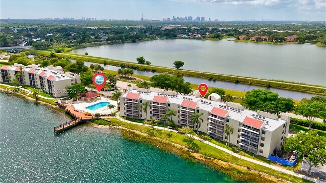 Building Photo - 114 Lake Emerald Dr