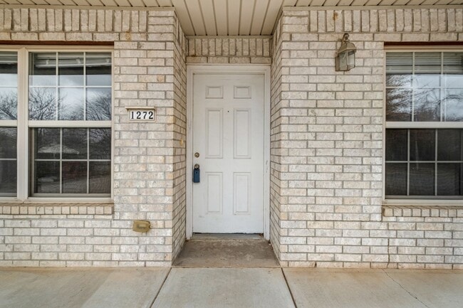 Building Photo - 1270 N Trinity Dr