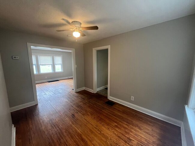 Building Photo - Several Units Available! Lovely 2 bedroom 1 bath classic style apartment