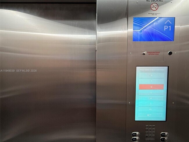 Building Photo - 225 Collins Ave