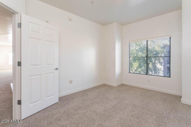 Building Photo - 5450 E Deer Valley Dr