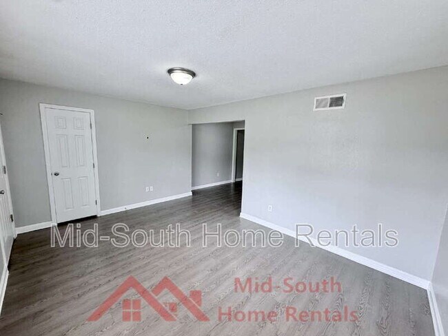 Building Photo - 83 Eastview Dr