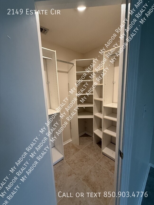 Building Photo - 2149 Estate Cir