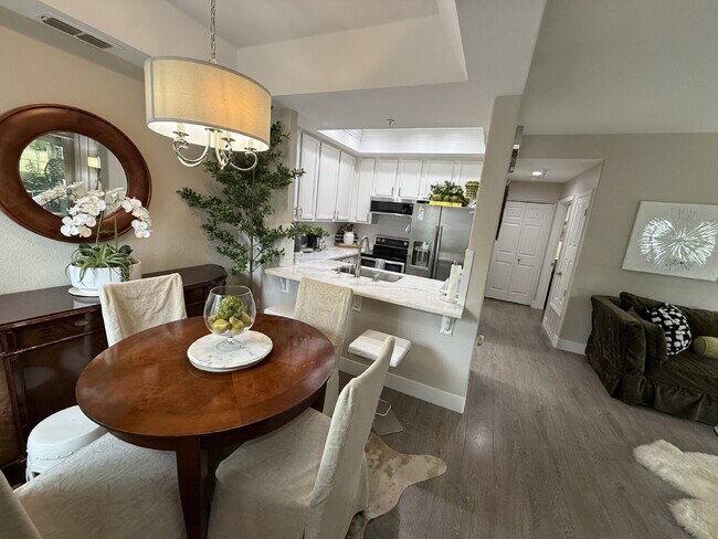 Building Photo - Beautiful 1 Bed/1.25 Bath Spacious Condo in Perfect San Ramon Location