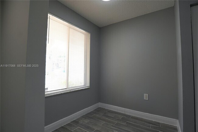 Building Photo - 14104 Glenmoor Dr