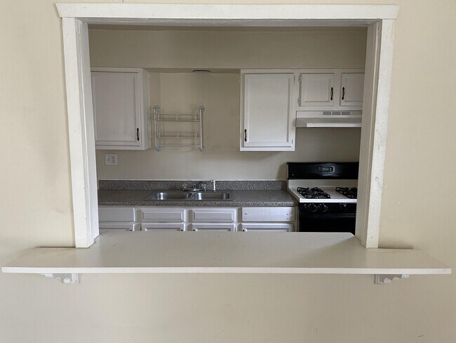 Building Photo - 334 Raymond St