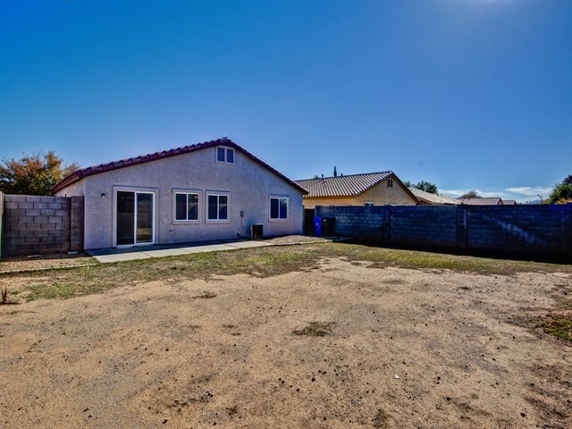 Building Photo - 2040 S 72nd Ln