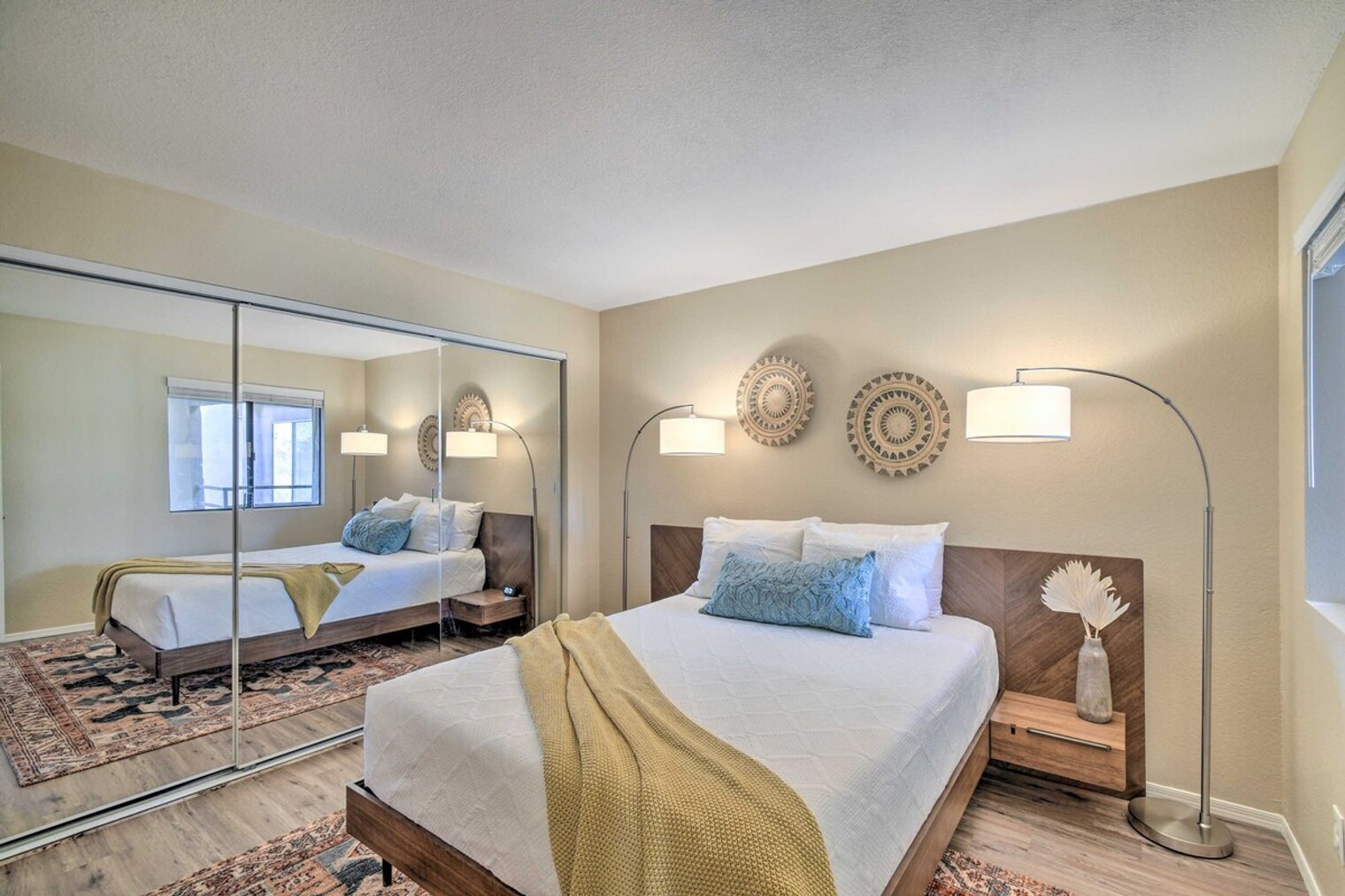 Building Photo - 4850 E Desert Cove Ave