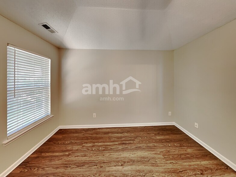 Building Photo - 1720 Silverberry Ct