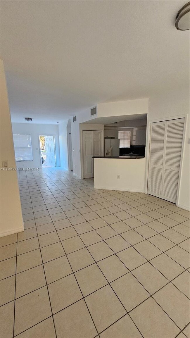 Building Photo - 908 SW 6th Ct