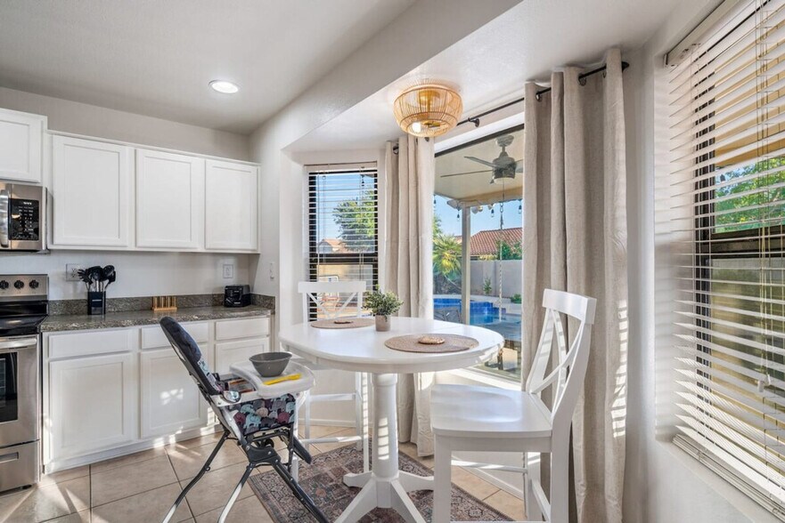 Building Photo - 7747 W Calavar Rd