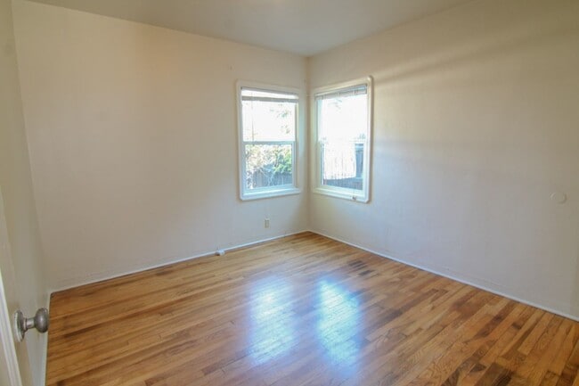 Building Photo - West4th344