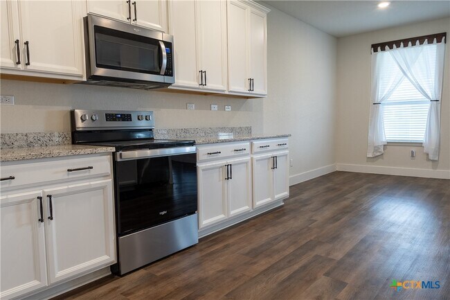 Building Photo - 804 Sweetgrass