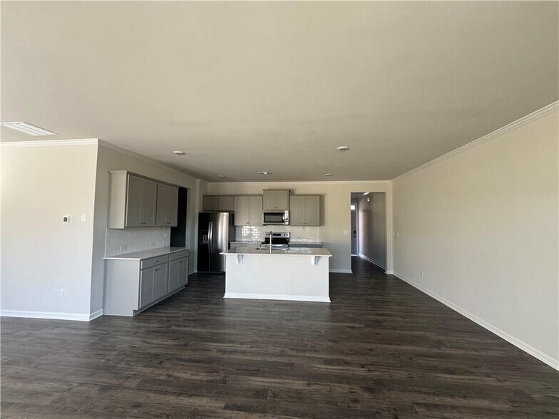 Building Photo - 2457 Bayberry St