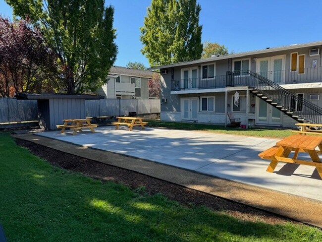 Building Photo - 624 Berrydale Ave