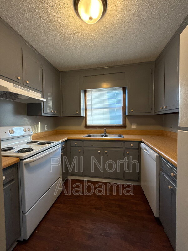 Building Photo - 4428 Bonnell Dr NW