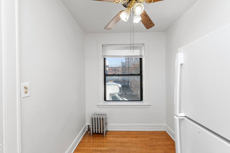 Building Photo - 1717 W North Shore Ave