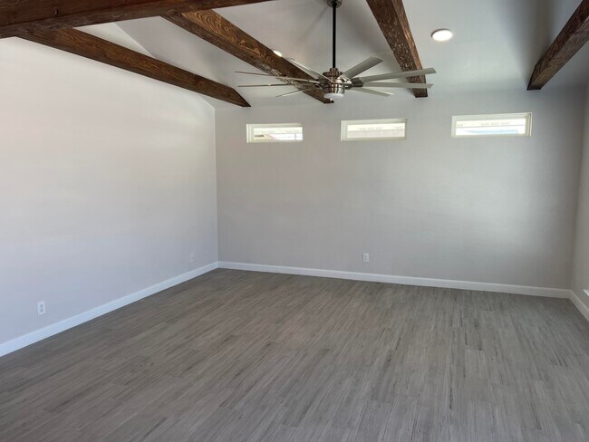 Building Photo - 330 Plantation Dr