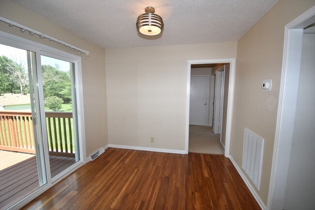 Building Photo - 3049 Westchester Dr