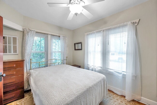 Building Photo - Gulfport Arts District Living — Furnished 3BR Bungalow with Large Yard and Easy Coastal Access |