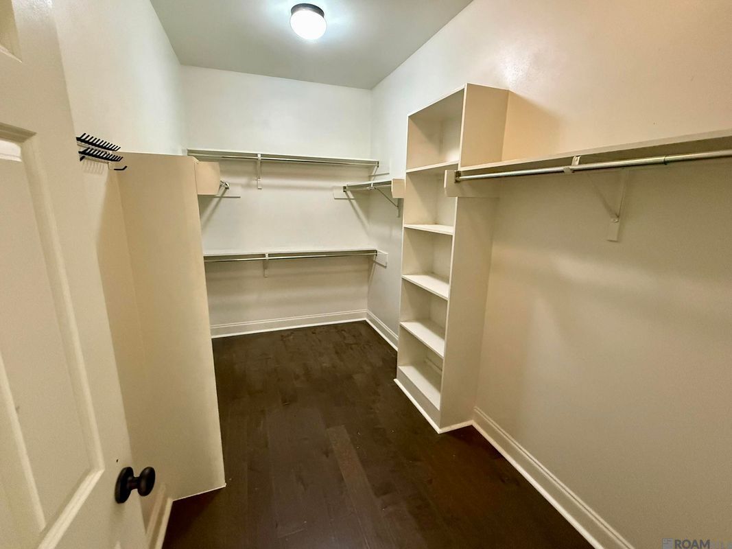 Building Photo - 10408 Springtree Ave