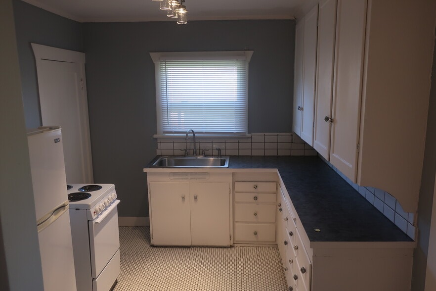 Building Photo - 710 Monroe St