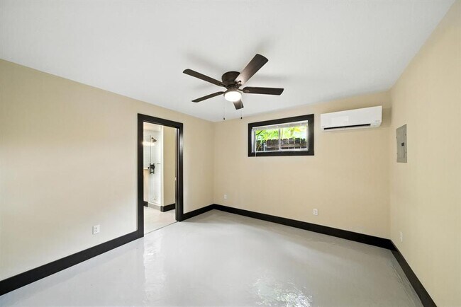 Building Photo - 811 Sul Ross St