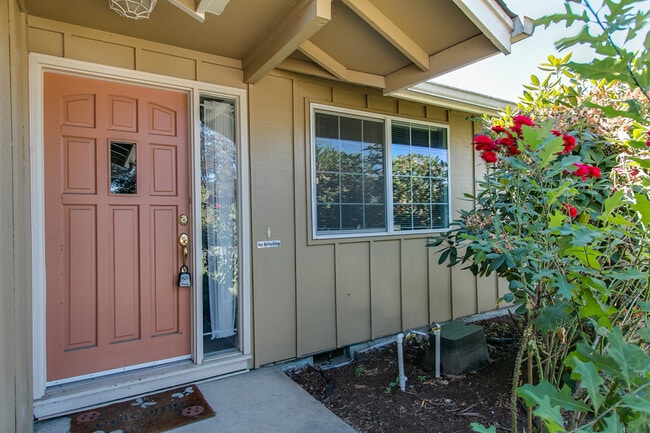 Building Photo - Wonderful 3-Bedroom, 2-Bath Home in Great ...
