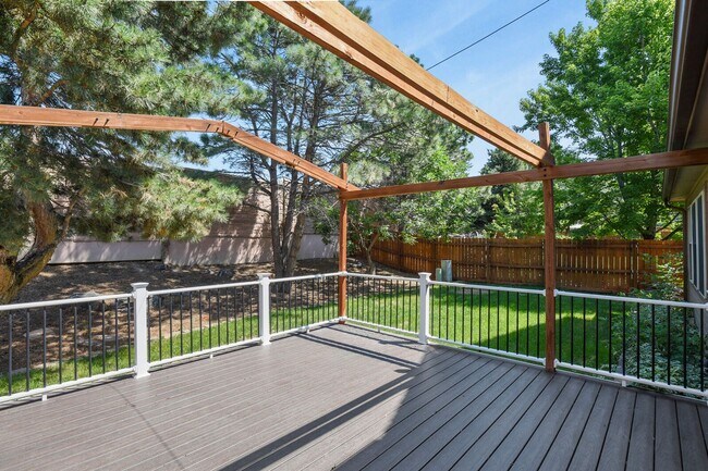 Building Photo - Stunning 5 Bedroom in School District 20