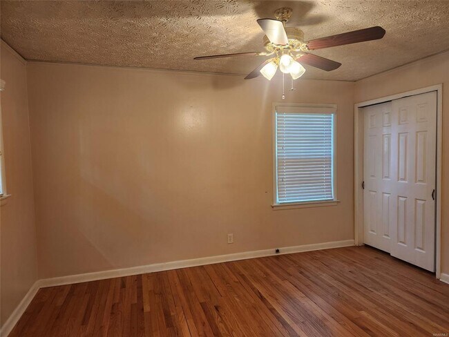 Building Photo - 606 Fairview Ave