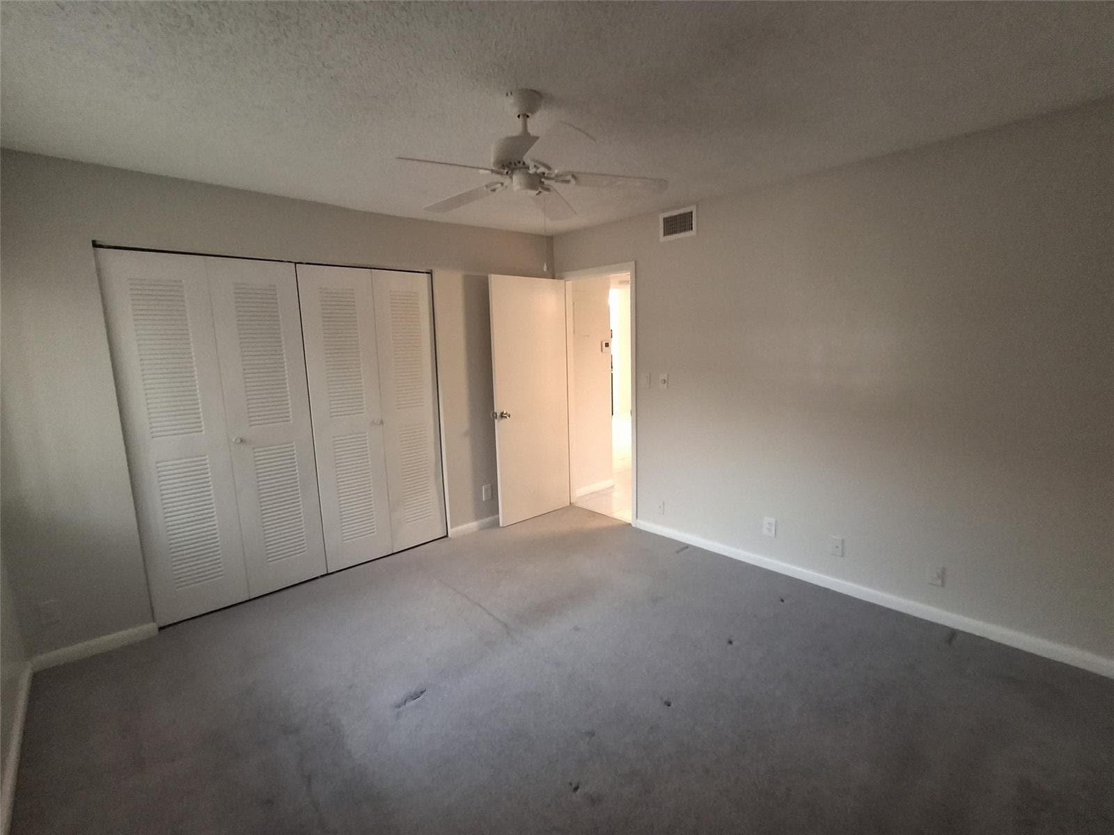 Building Photo - 2611 Riverside Dr